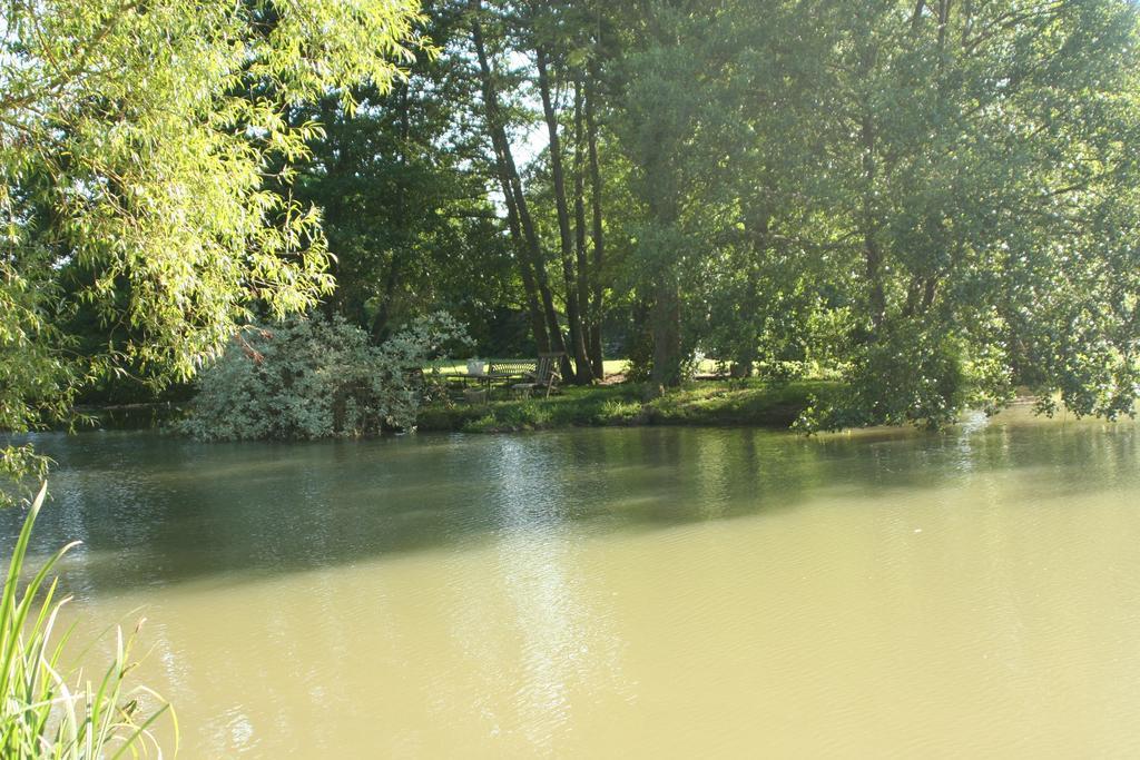 Le Petit Moulin Bed and Breakfast Faverelles Esterno foto